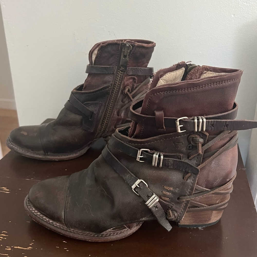 Freebird boots CRUE